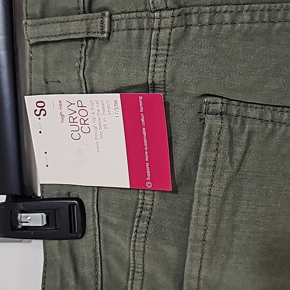 SO High Rise Curvy Crop Capris - Picture 5 of 6